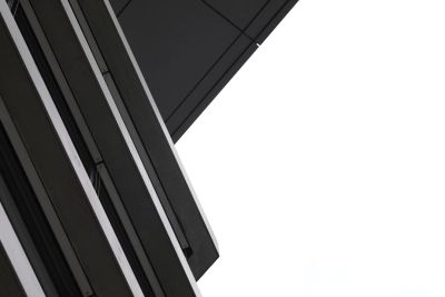 Precyzyjne detale nowoczesnej konstrukcji stalowej