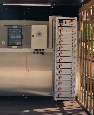 Instalacja fotowoltaiczna z magazynem energii – coraz częściej wspierane rozwiązanie.