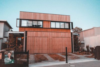 Niezależność od zgiełku Izolacja akustyczna w nowoczesnym budownictwie energooszczędnym.